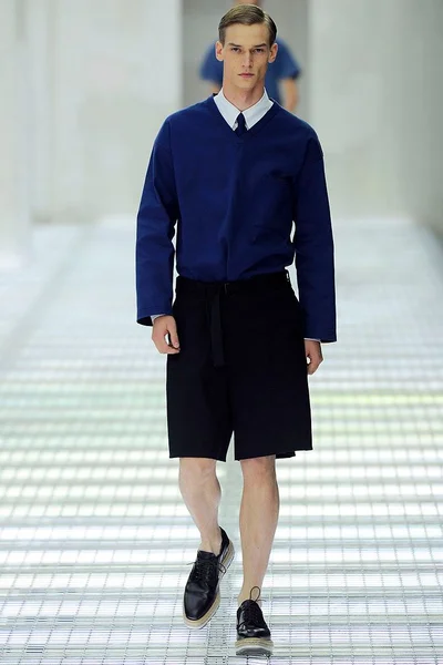 Look 11
